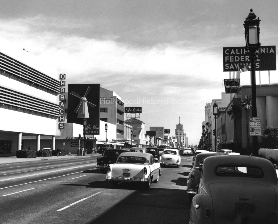 Miracle Mile Wilshire District 1956.jpg
